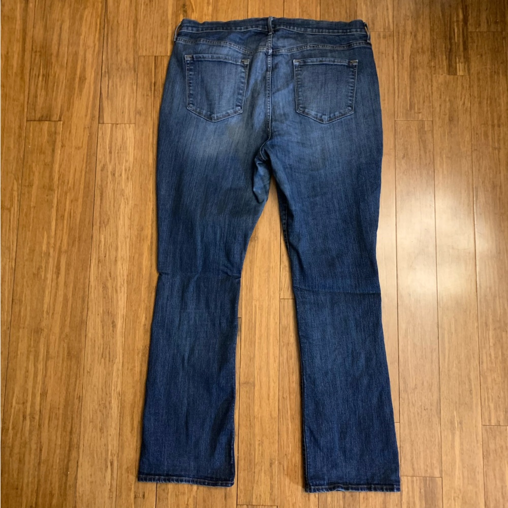 Old Navy Curvy Boot-Cut Jeans - Long Fit - Picture 3 of 5